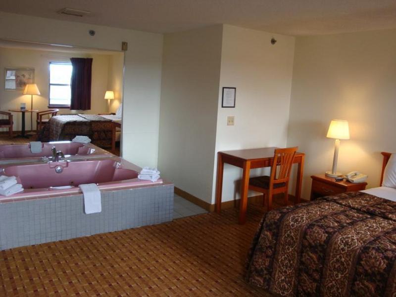 Days Inn By Wyndham Lancaster Pa Dutch Country Ronks Exterior photo